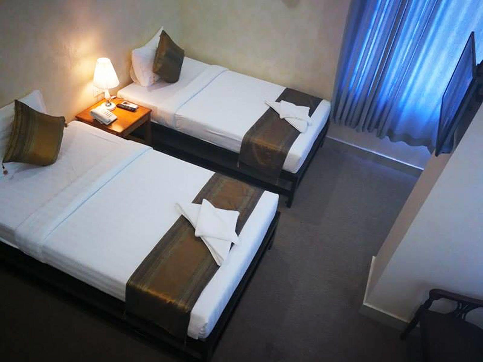 Leaph Sokhak Hotel Пном Пен Екстериор снимка